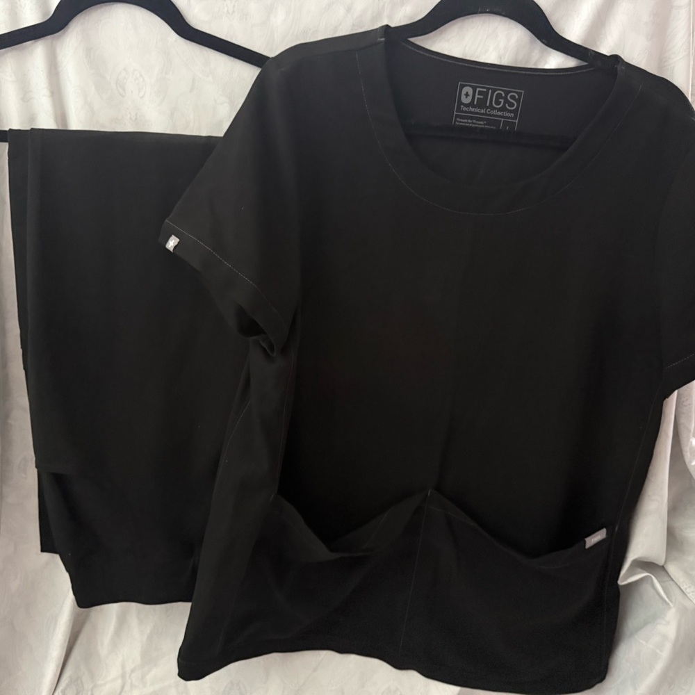 FIGS Women's Black Top & Bottom